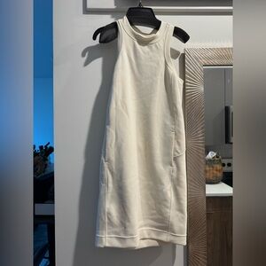 New nwt lululemon athletica Cream Sleeveless Shift Dress size 2